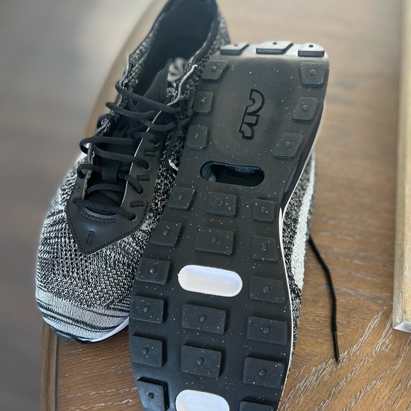 Nike air max flyknit size 9 1/2 - Picture 4 of 5